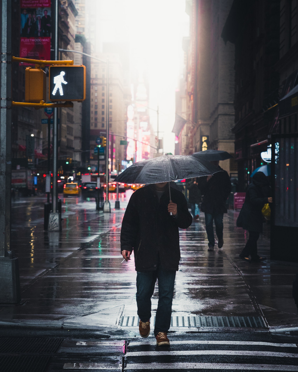 Mensch mit Regenschirm