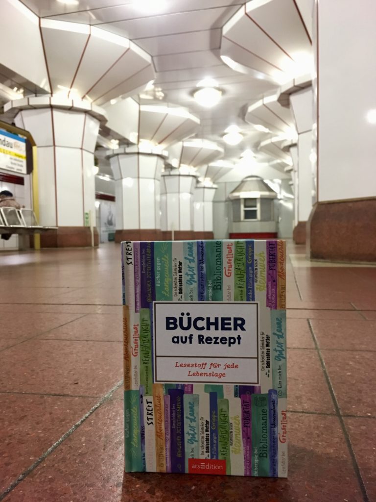 Buch im U-Bahnhof Spandau