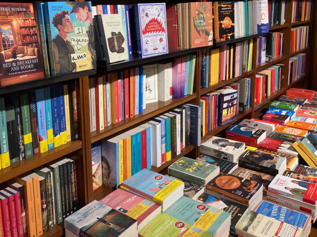 Beruhigende Leseumgebung, die den heilenden Effekt der Literatur auf Körper und Geist unterstreicht.