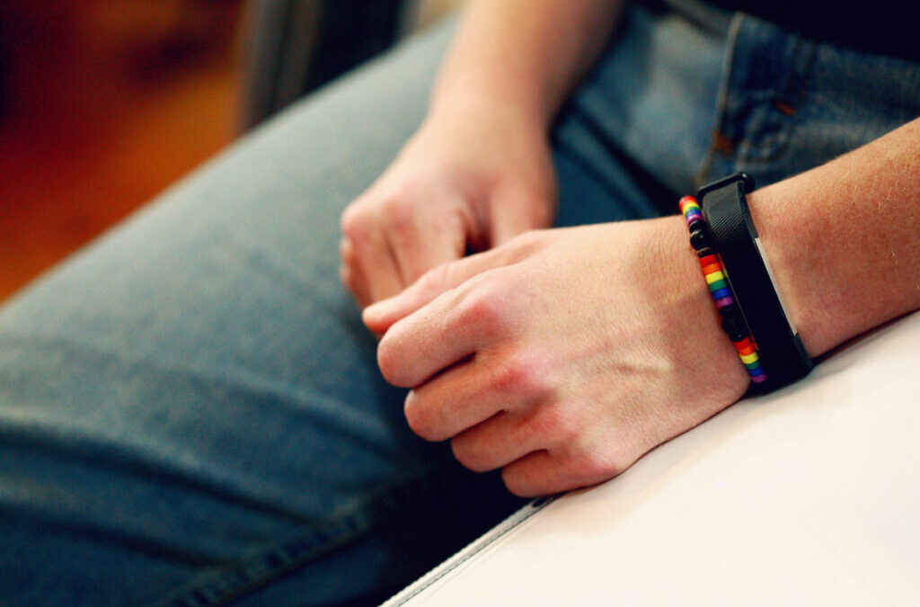 Bin ich queer? 60+ queere Bücher über Identität & Selbstfindung